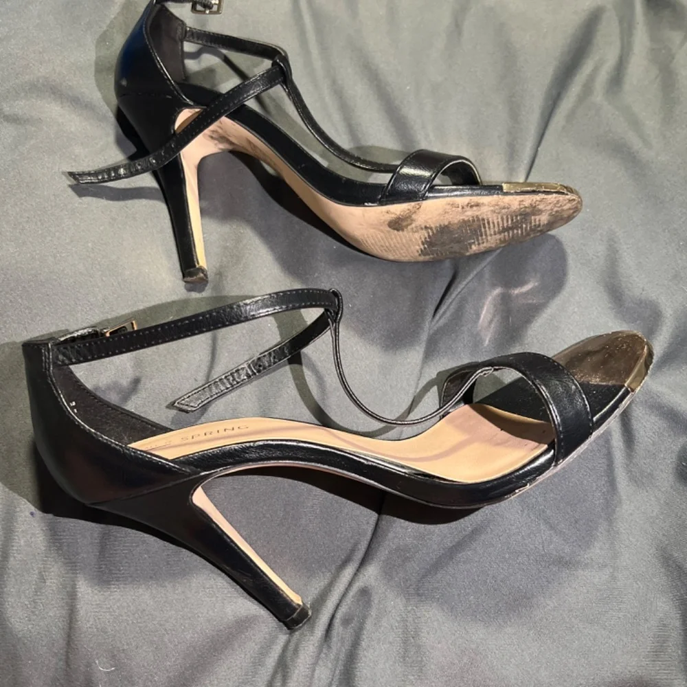 Heels - Picture 3 of 3